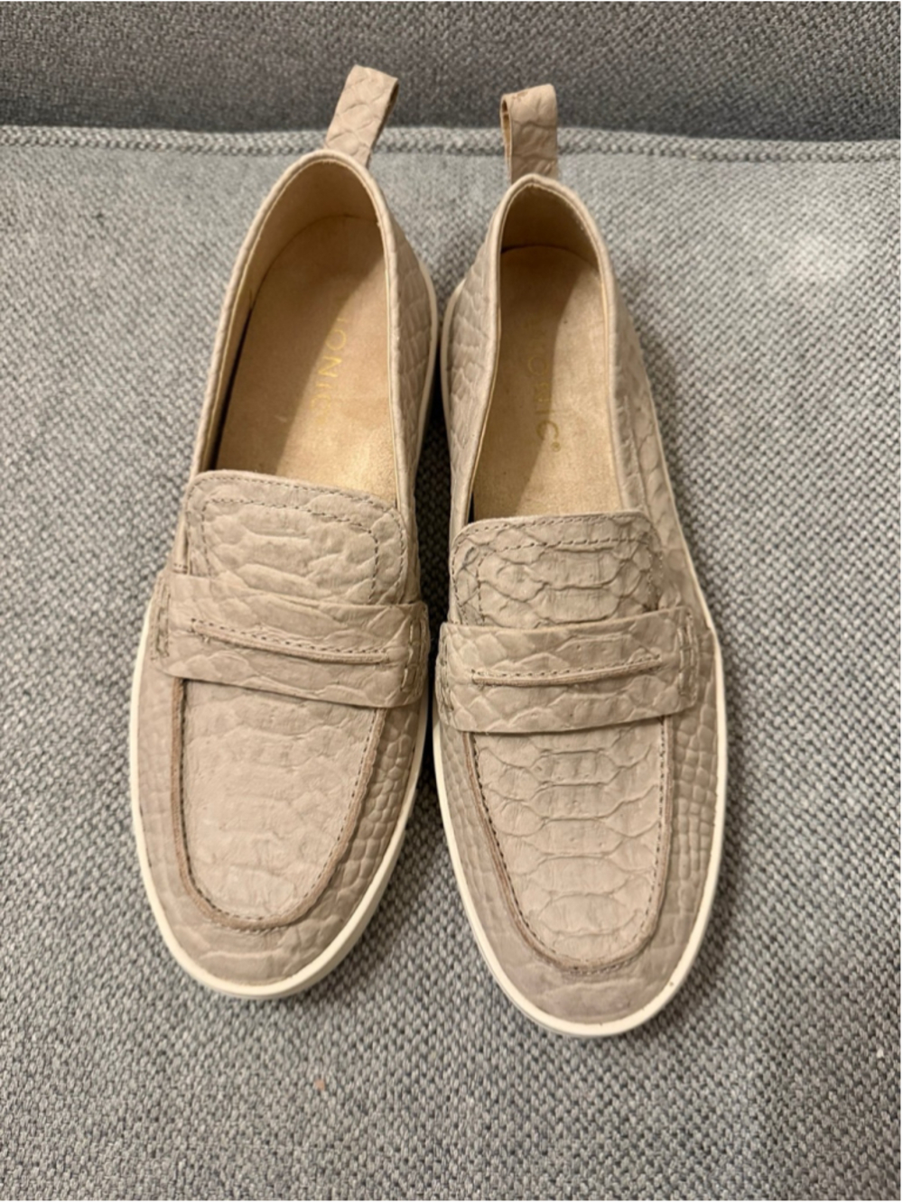 Vionic tan Chantel Penny Loafer Slip-On Sneaker Sz 8